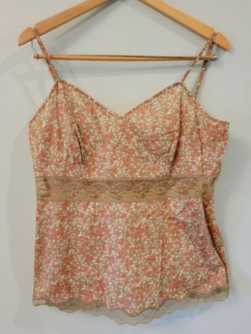 Y2K Lace-Trim Pink Spaghetti Strap Cami Top With Pearl Back Detail - Picture 2 of 8
